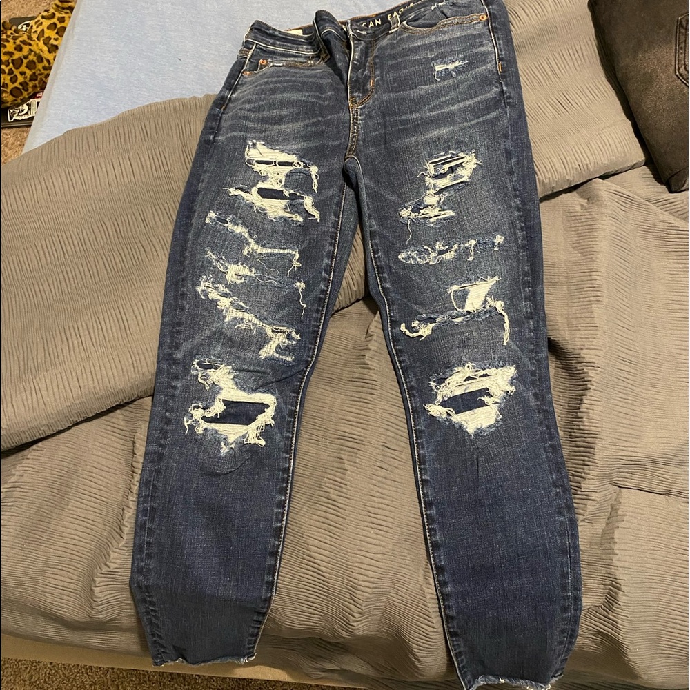 american eagle skinny jeans. covered rips